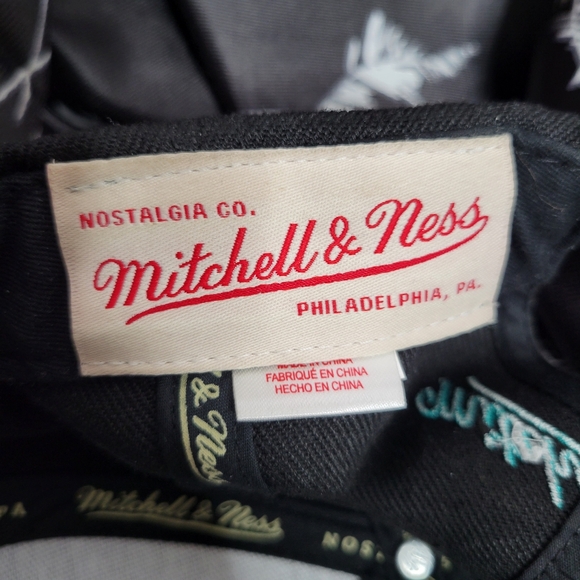 Mitchell & Ness San Antonio Spurs Adjustable Snapback Hat/Cap - Picture 8 of 9